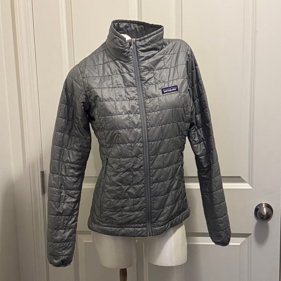 Patagonia Women's Gray Light Weight Quilted Puffer Jacket - Picture 4 of 10